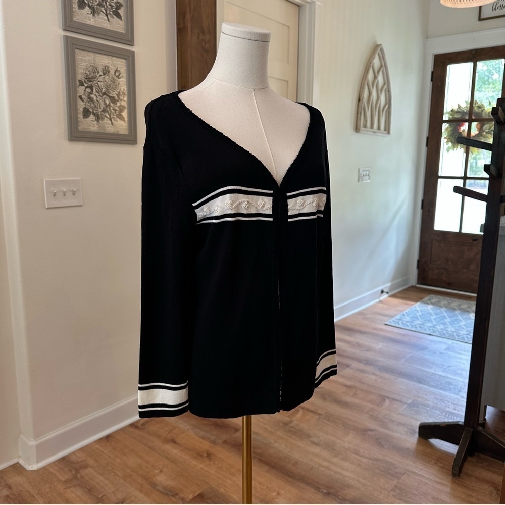 Women's Medium Tight-Knit Black White Career Casual Embroidered Pearl Cardigan - Picture 4 of 8
